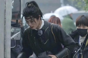 柯淳酒吧蹦迪引争议：演艺生涯与个人放松的平衡
