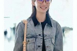 金晨反套路穿搭解析：开叉裙配骑行裤的时尚哲学