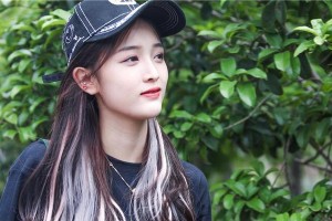 吴宣仪个人资料：年龄背景及甜美笑容揭秘