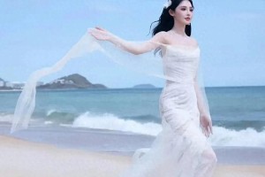 彭小苒：黄金比例腿精的时尚美学与自信魅力