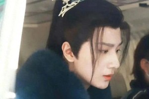 双胞胎照片对比：你能分清他们的气质差异吗？