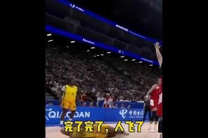 刘禹彤绝对力量震撼瞬间：2米01巨无霸横冲直撞