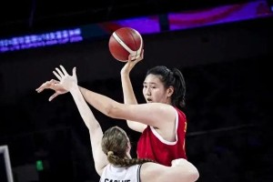 17岁女篮新秀张子宇：2.23米身高创历史纪录