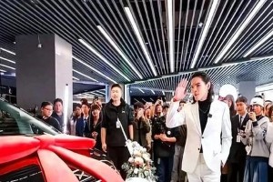 向佐与小鹏G9跨界合作，科技与艺术的完美碰撞