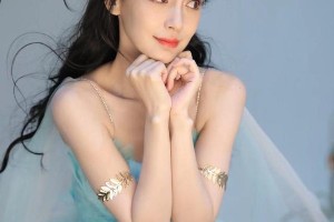 杨颖全身擦粉引争议，女明星为美有多拼？