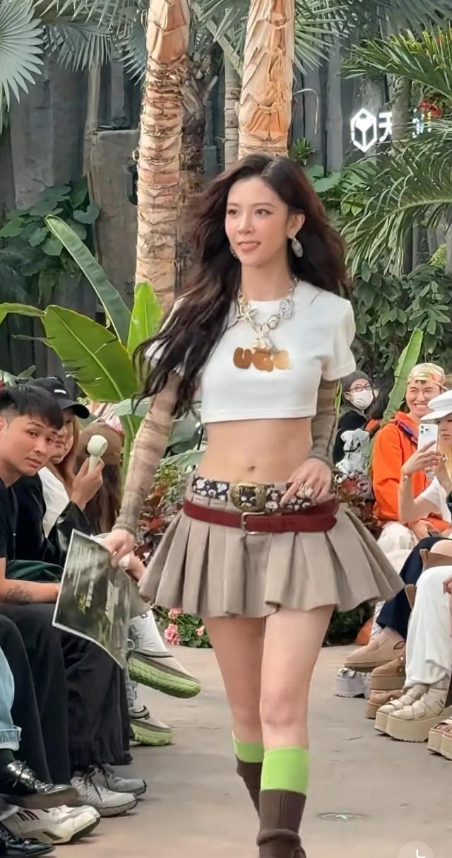 宋妍霏时尚造型